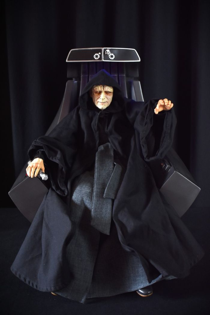 Sideshow Collectibles Emperor Palpatine on Imperial Throne szobor