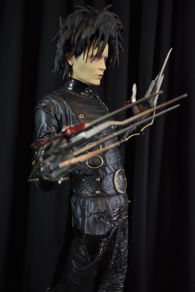 Hollywood Collectibles Group Ollókezű Edward bemutató