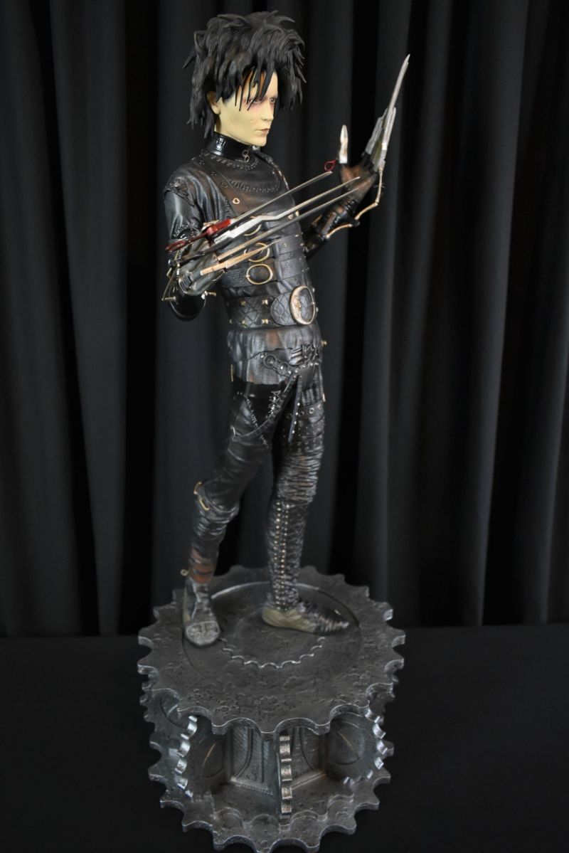 Hollywood Collectibles Group Ollókezű Edward bemutató