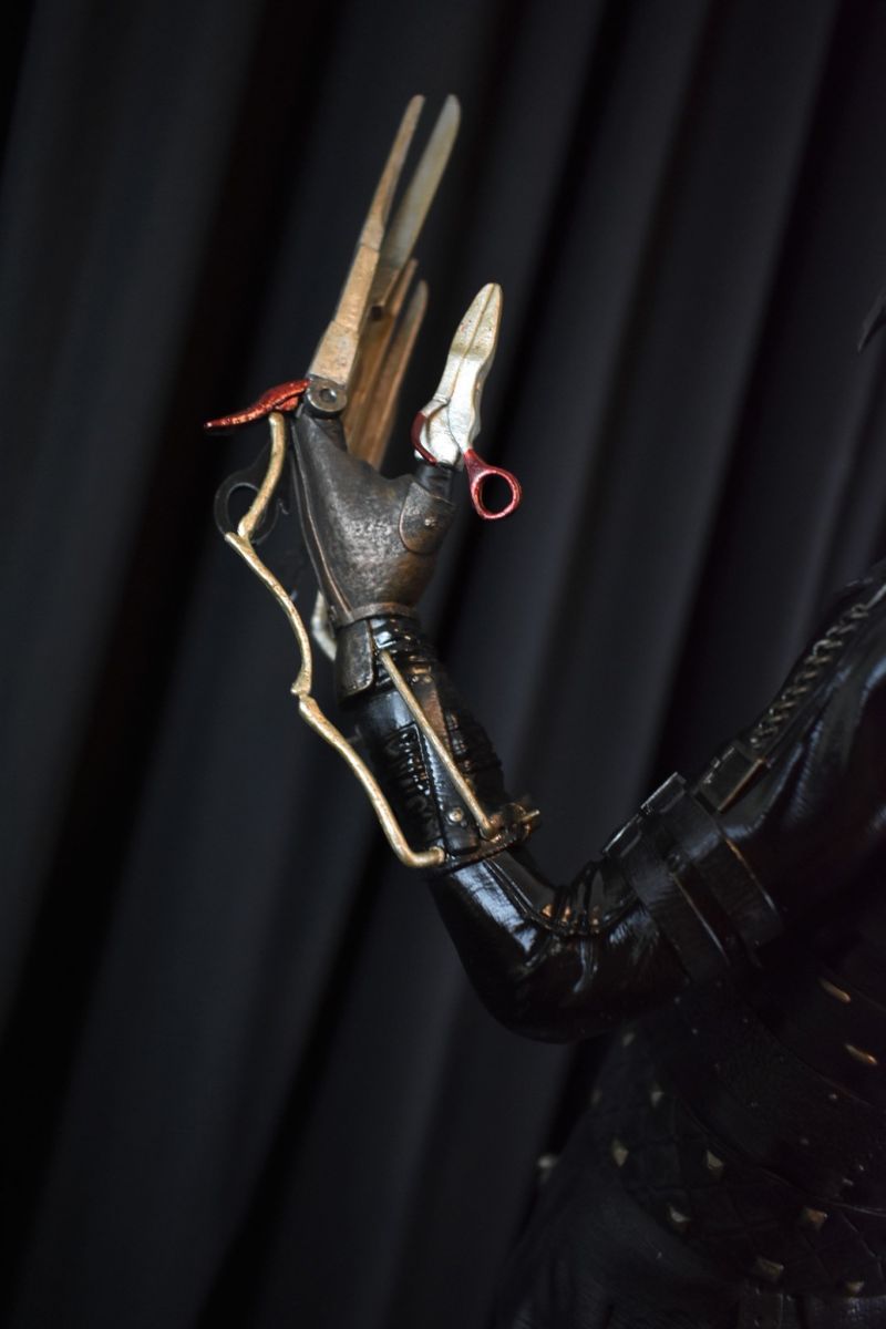 Hollywood Collectibles Group Ollókezű Edward bemutató