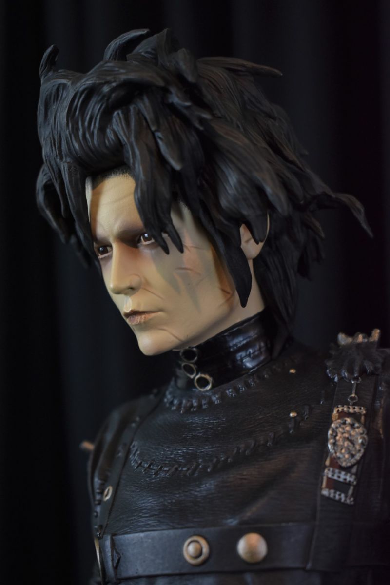 Hollywood Collectibles Group Ollókezű Edward bemutató