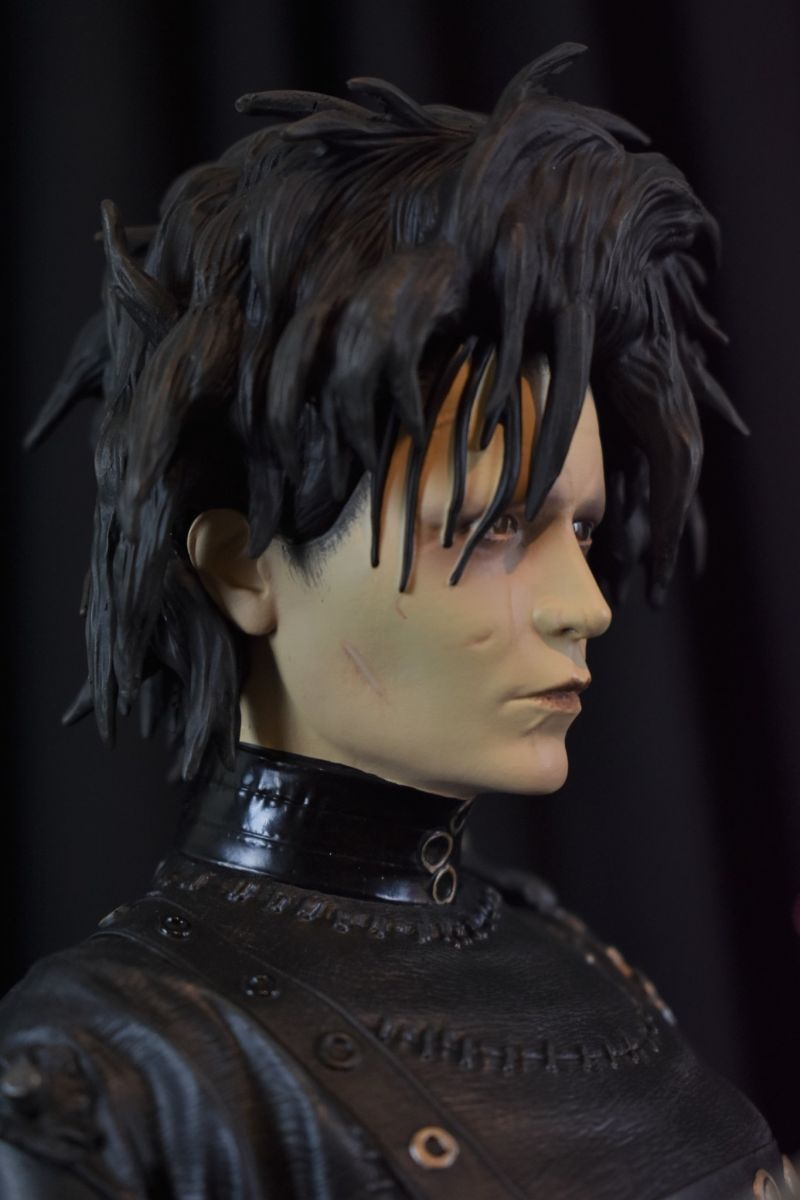 Hollywood Collectibles Group Ollókezű Edward bemutató
