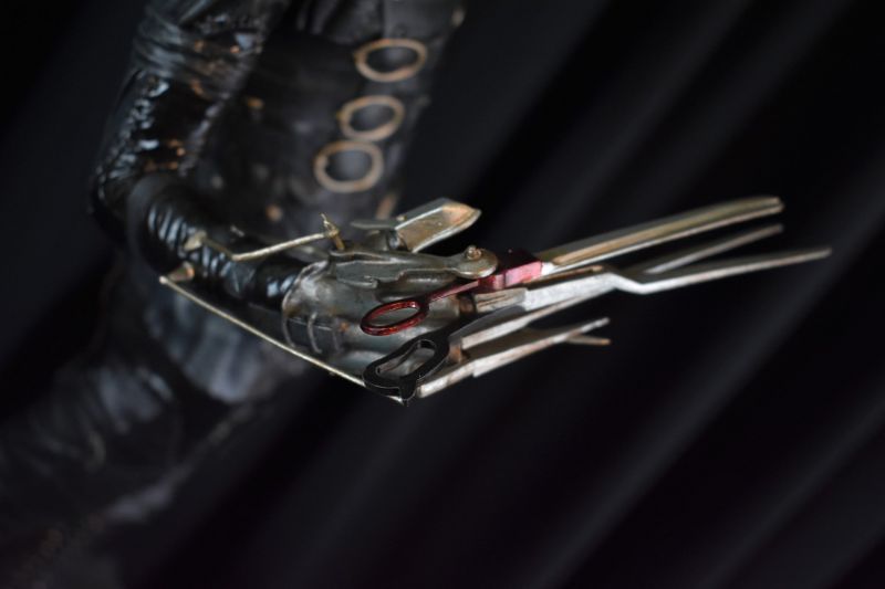 Hollywood Collectibles Group Ollókezű Edward bemutató