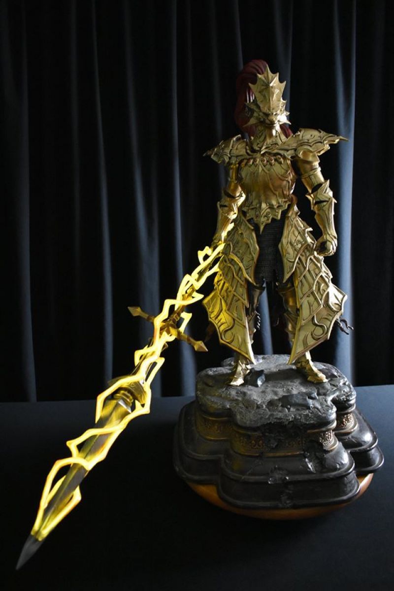 First4Figures Dragon Slayer Ornstein bemutató