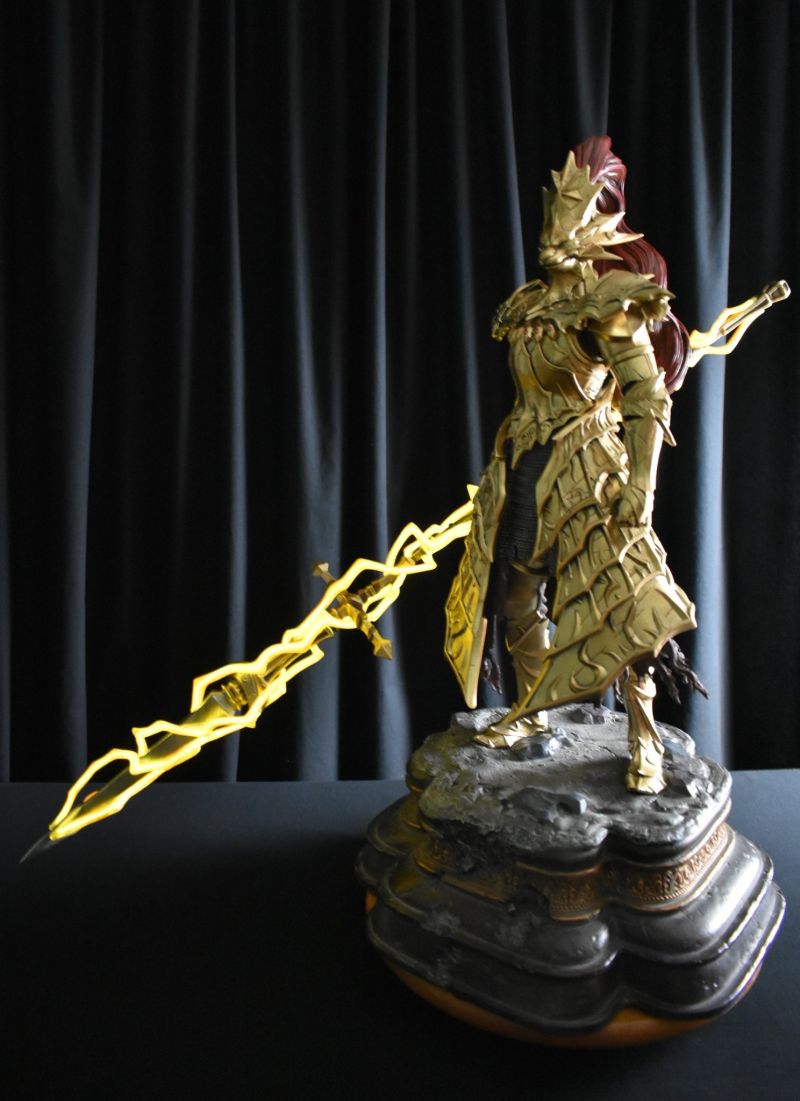 First4Figures Dragon Slayer Ornstein bemutató