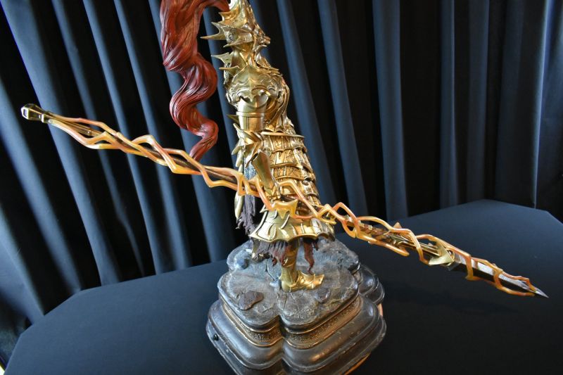 First4Figures Dragon Slayer Ornstein bemutató