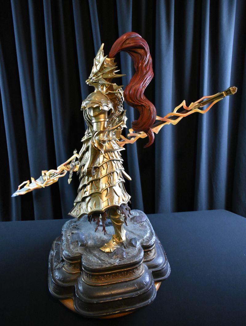 First4Figures Dragon Slayer Ornstein bemutató