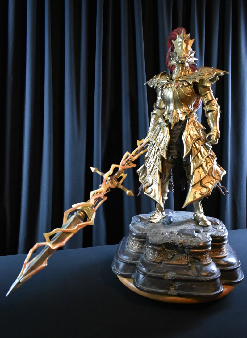 First4Figures Dragon Slayer Ornstein bemutató